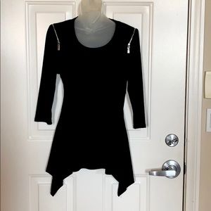 ❗️SOLD❗️Black top size medium.